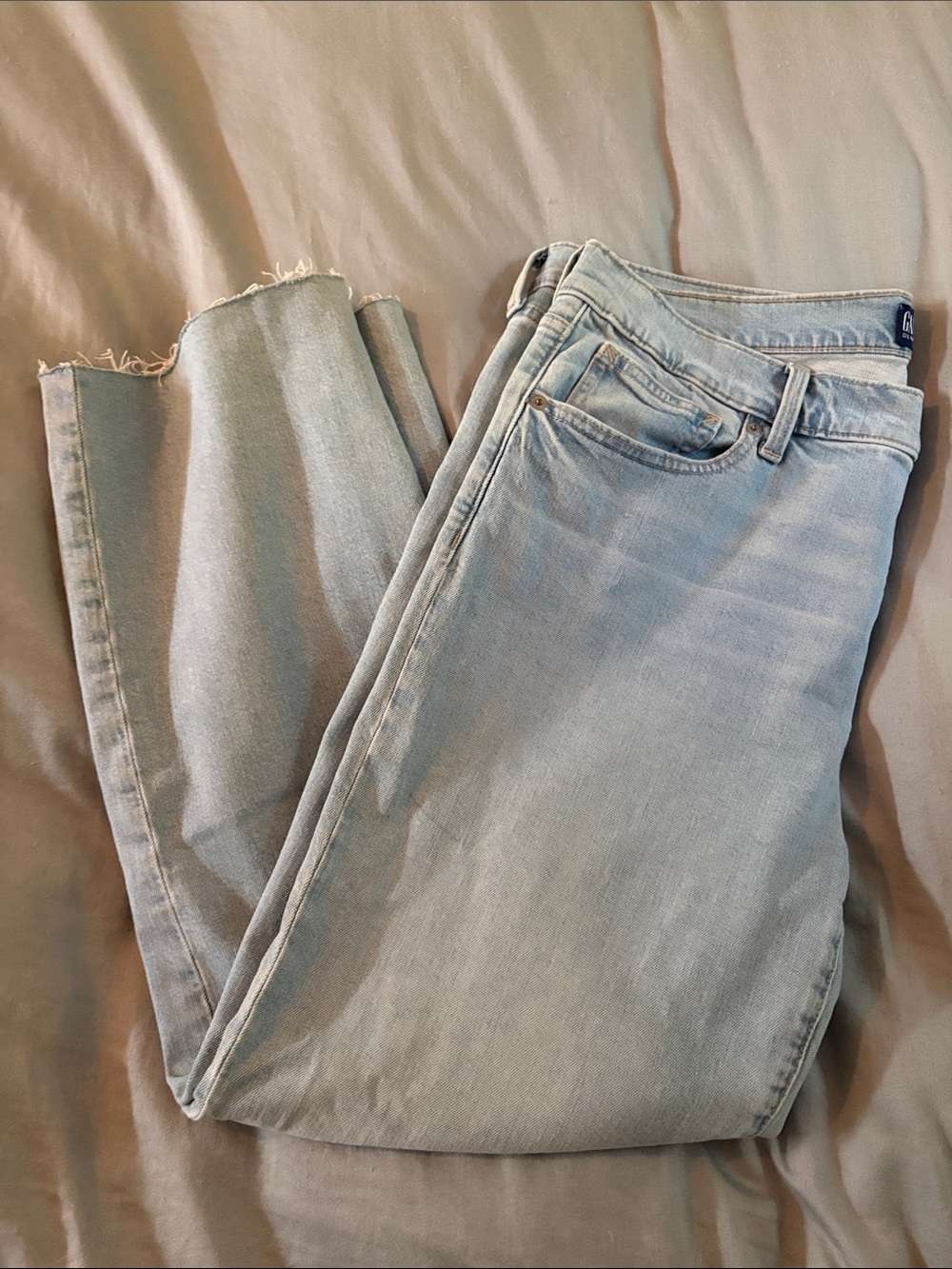 GAP Light Blue Straight-Leg Women’s Jeans with Frayed Hem